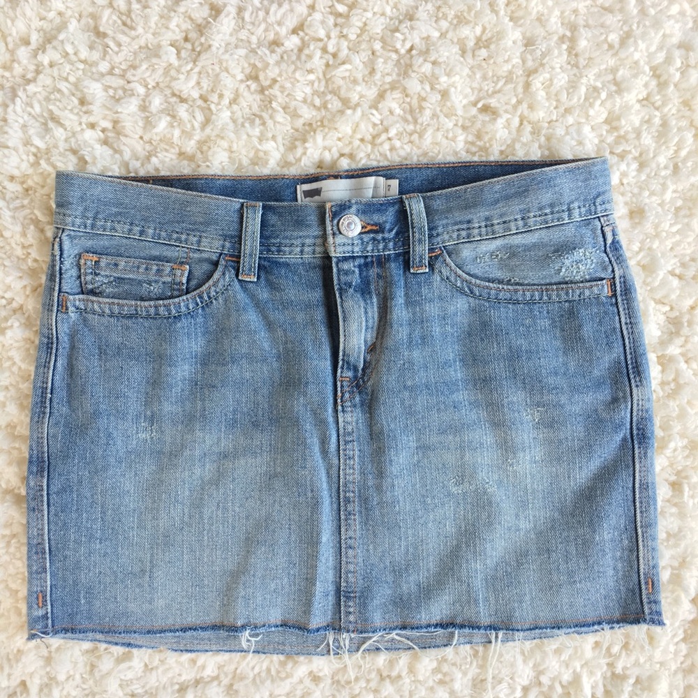 Levi’s Jean mini skirt.